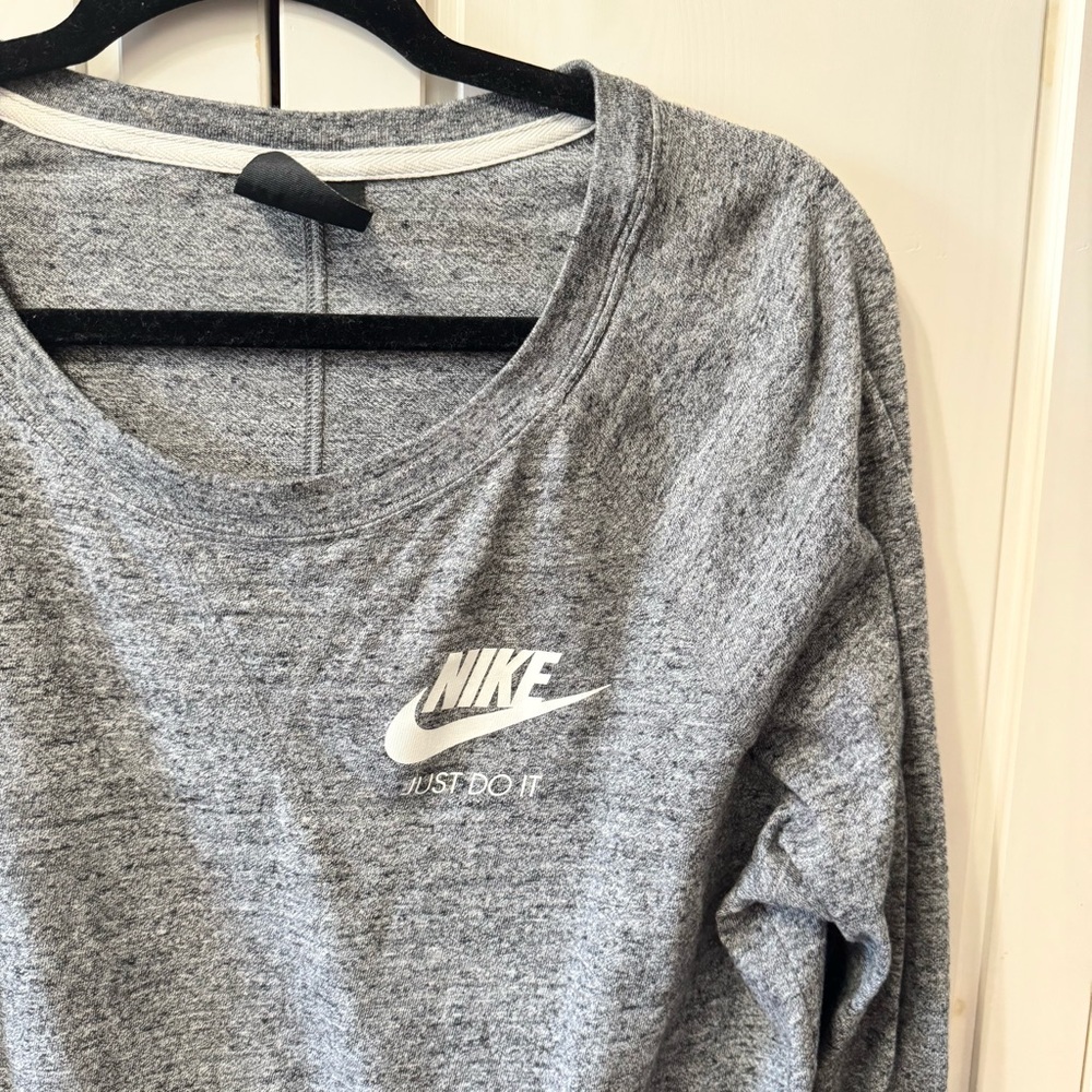 Nike Women's Gray Long-Sleeve Pullover Sweatshirt L - Picture 3 of 5